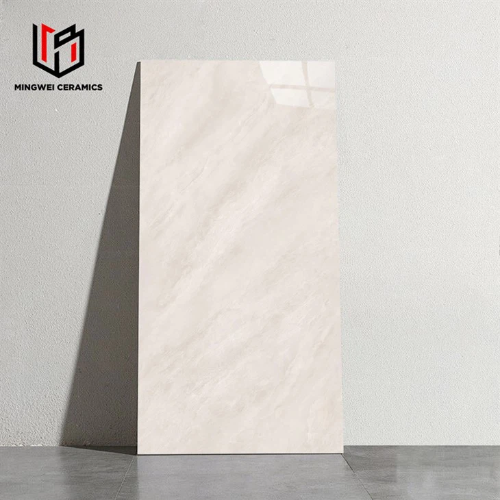 Spīdīgas mīkstas gaismas krāsas pulētas flīzes