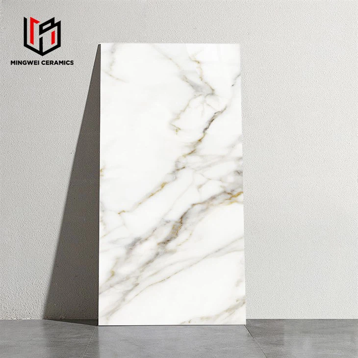 Mūsdienu augstas spīduma keramikas flīzes vannas istabas un virtuves sienām